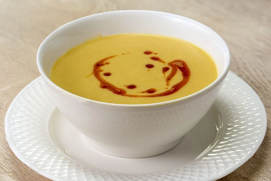 Kemik Suyuyla Harmanlanmış Mercimek Çorbası
